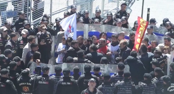 İzinsiz gösteriye polis müdahale etti: 46 gözaltı