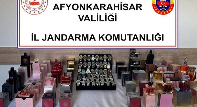 Jandarma kaçak parfüm ve saat ele geçirdi