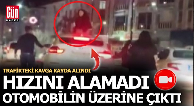 Kavga anı, çevredekiler tarafından cep telefonu kamerasıyla kayda alındı
