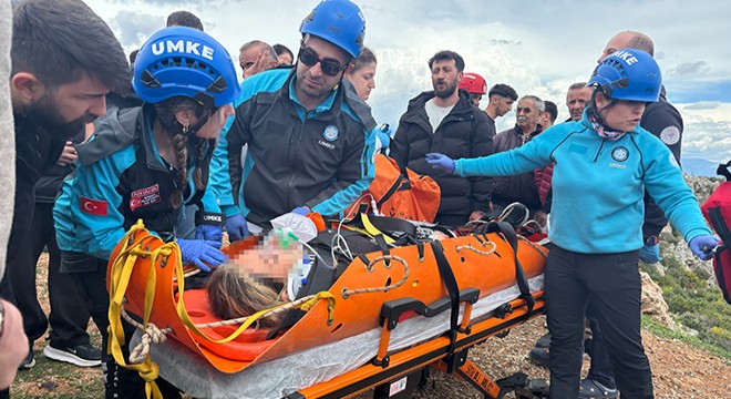 Kayalıktan düşen kadın kurtarıldı
