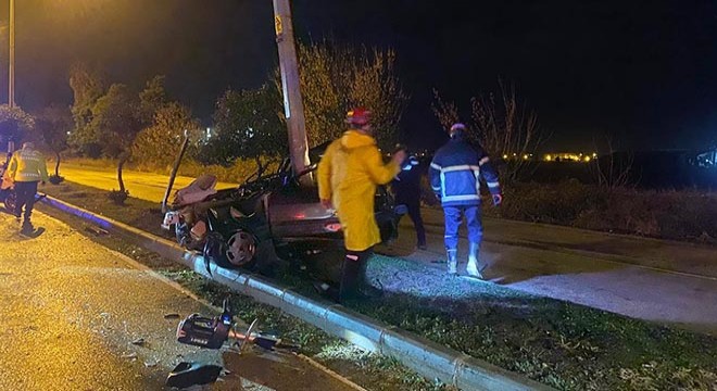 Kazada ikiye bölünen otomobilden mucize kurtuluş