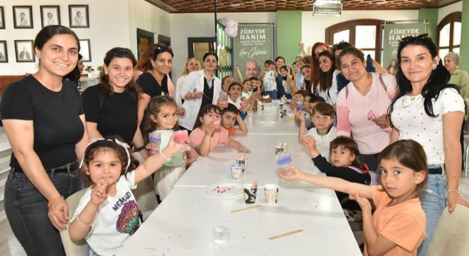 Kepez'de anne ve çocuklar mum atölyesinde buluştu