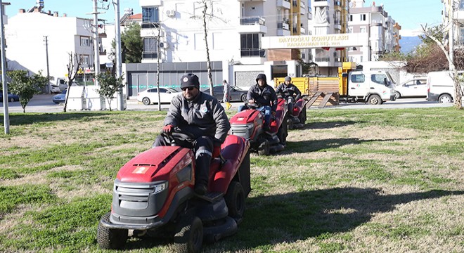 Kepez'de yeşil alanlar park ve bahçeler ekiplerine emanet