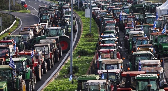 Komşu'da sınır kapıları kapanıyor