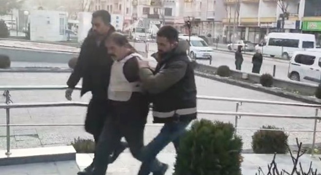 Komşusunu öldürüp 6 parçaya ayıran şüpheli adliyede