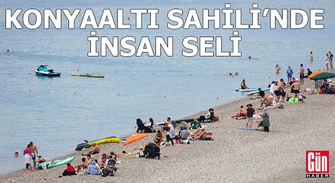 Konyaaltı Sahili'nde insan seli