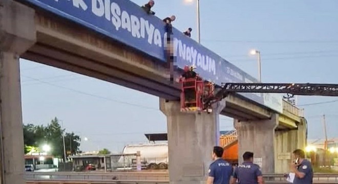 Korkunç olay: Yarı çıplak üst geçitte ölü bulundu