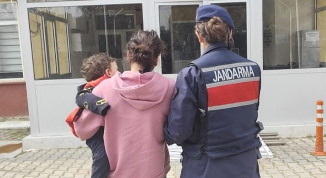 Kucağında çocuğu ile cezaevine girdi