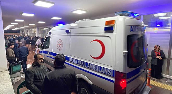 Kurye, sipariş götürdüğü 2 kardeşi bıçakla yaraladı
