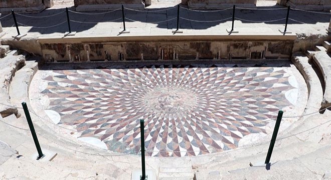 Medusa mozaiğinin üzeri kapatıldı