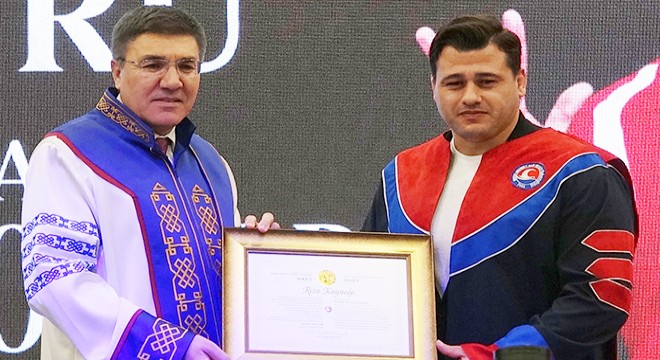 Milli güreşçi Rıza Kayaalp'e fahri doktora unvanı