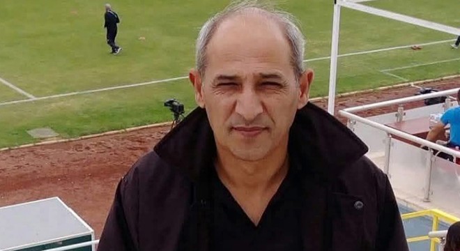 Milli maçta kalp krizi geçiren gazeteci, hayatını kaybetti
