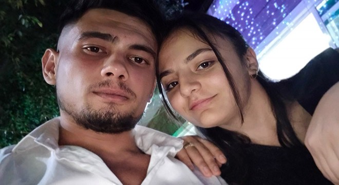 Minibüsle çarpışan otomobilin sürücüsü ve eşi öldü