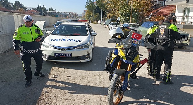 Motosikletli polise çarpıp kaçan sürücüye ceza