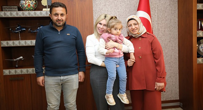 Mucize bebek Özlenen, doktorunu ziyaret etti