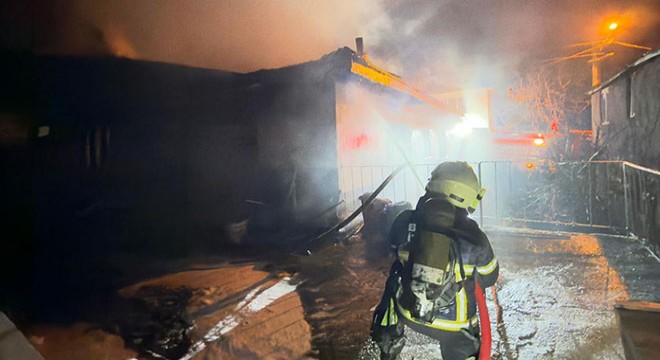 Müstakil ev yandı