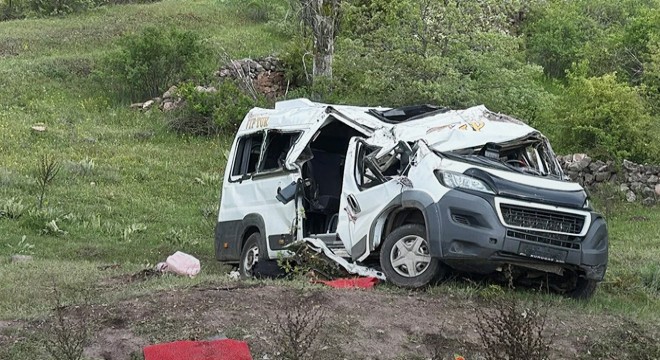 Öğrenci servisi devrildi: 3 can kaybı