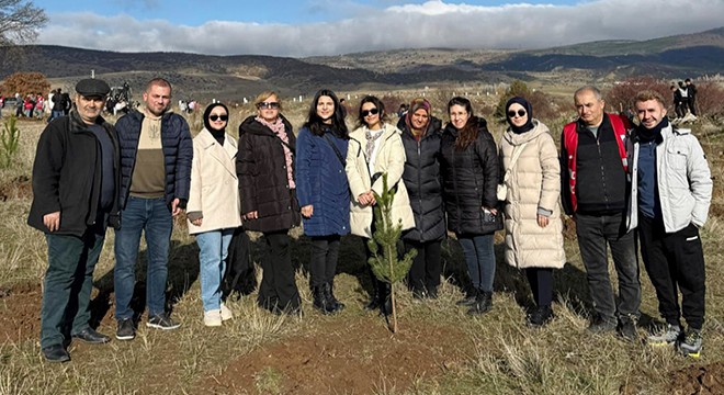 Öğrencilerden 'Geleceğe Nefes' fidan dikimi etkinliği