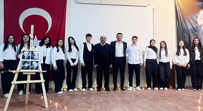 Öğrencilerden şiir dinletisi