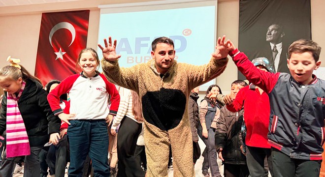 Öğrencilere tiyatro oyunuyla eğitim