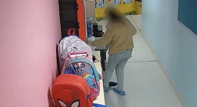 Öğrencisini yerde sürükledi: Öğretmene komik ceza