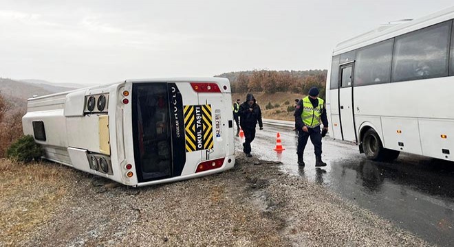 Okul servisi devrildi; 29 yaralı