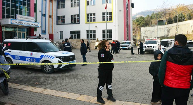Okulda kokudan etkilenen 17 öğrenci hastaneye kaldırıldı