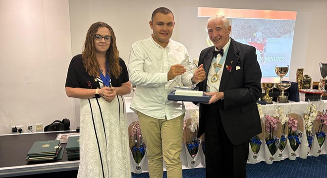 Otizmli yüzücü Tuna Tunca Türkiye'nin gururu oldu