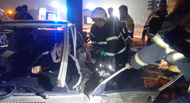 Otomobille TIR çarpıştı: 3 yaralı