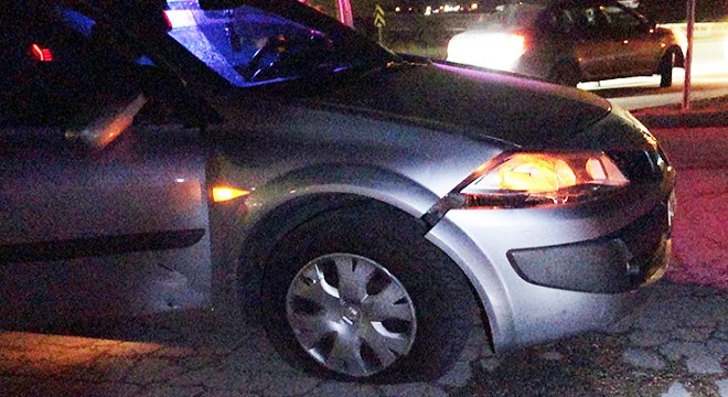 Otomobille çarpışan motosikletin sürücüsü yaralandı