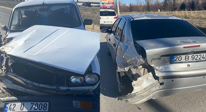 Otomobiller çarpıştı: 4 yaralı