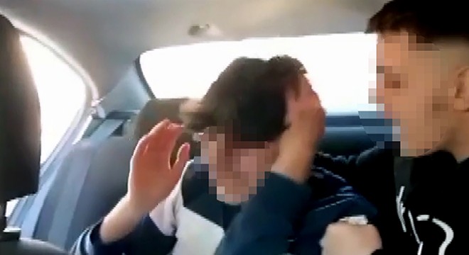 Oyunda küfürleştikleri liseliyi takside alıkoyup, darbettiler