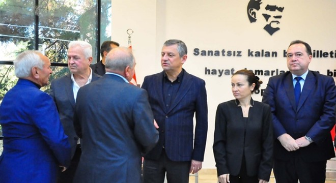 Özgür Özel ve Durbay ailesi taziyeleri kabul etti