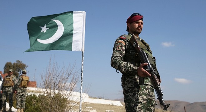 Pakistan 297 Taliban militanını vurdu