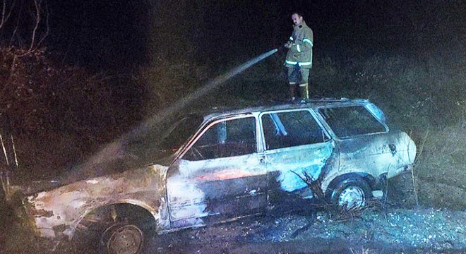 Park halindeki otomobil yandı