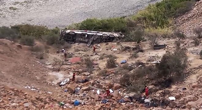 Peru'da otobüs kazası: 37 ölü