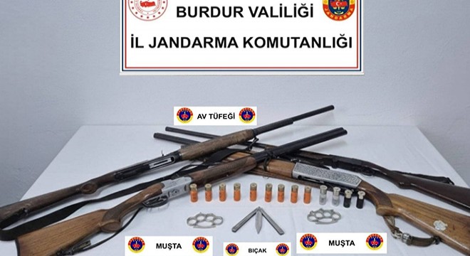 Ruhsatsız silahlar ele geçirildi