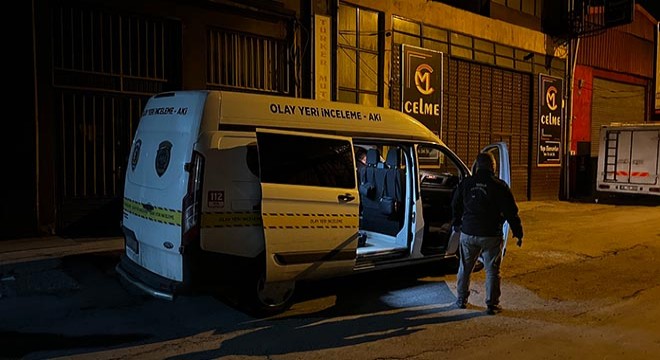 Ruhsatsız tabancayla kazara kendini yaraladı