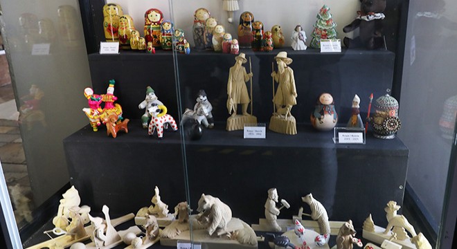 Rus sanatçıdan Antalya Oyuncak Müzesi'ne 33 parçalık bağış