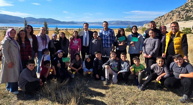 Salda Gölü kıyısına fidan dikildi