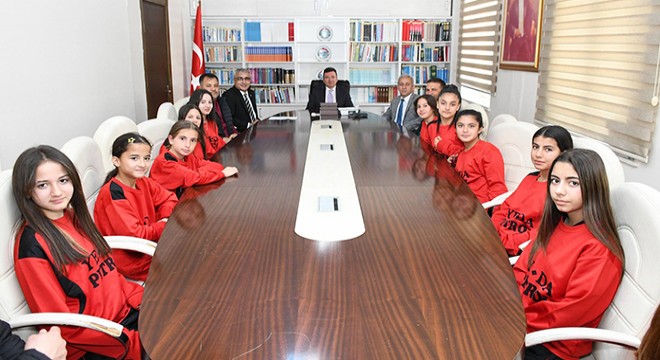 Şampiyonlardan Serik Kaymakamı Şahin'e ziyaret