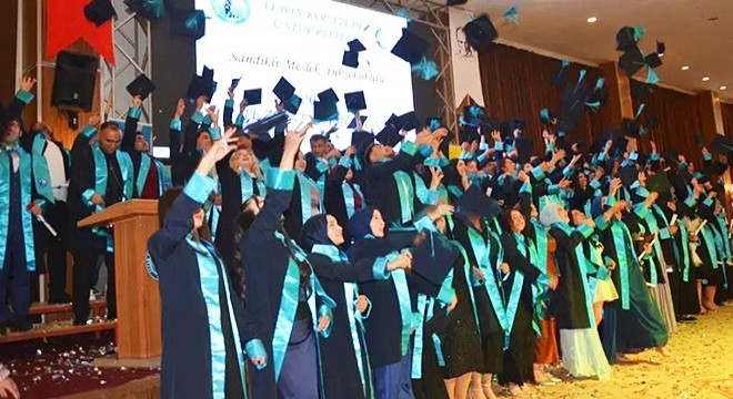 Sandıklı MYO'da mezuniyet töreni