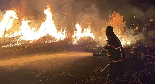 Sazlık yangını 3 saatte söndürüldü