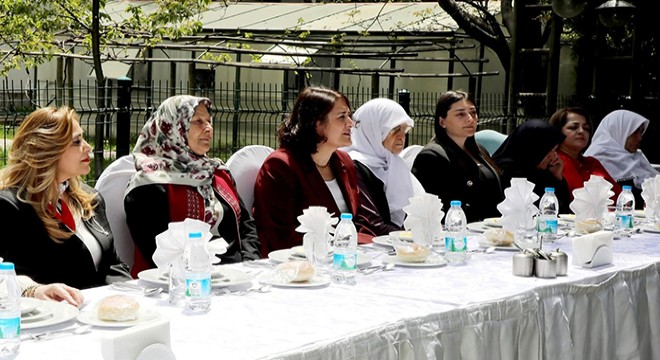 Şehit anneleri valilik konutunda