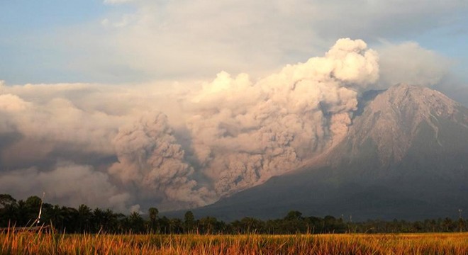 Semeru Yanardağı'nda patlama meydana geldi