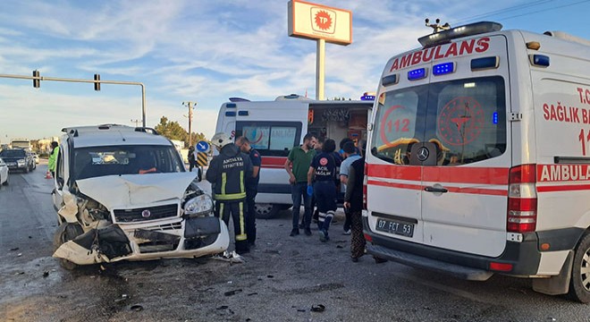 Serik'te kaza: 4 yaralı