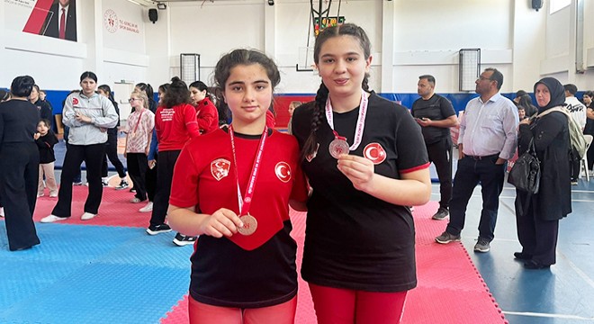 Serikli güreşçilerden 2 madalya