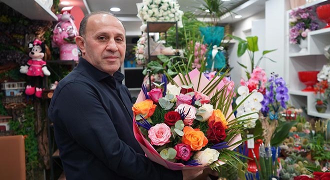 Sevgililer için gül 200, orkide 2 bin liradan başlıyor