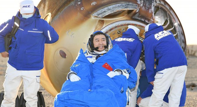 ‘Shenzhou-20' mürettebatı Dünya'ya döndü