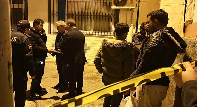 Silahlı kavgada sokaktan geçen genç kız öldü